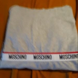 hoodie size says s but looks like a m